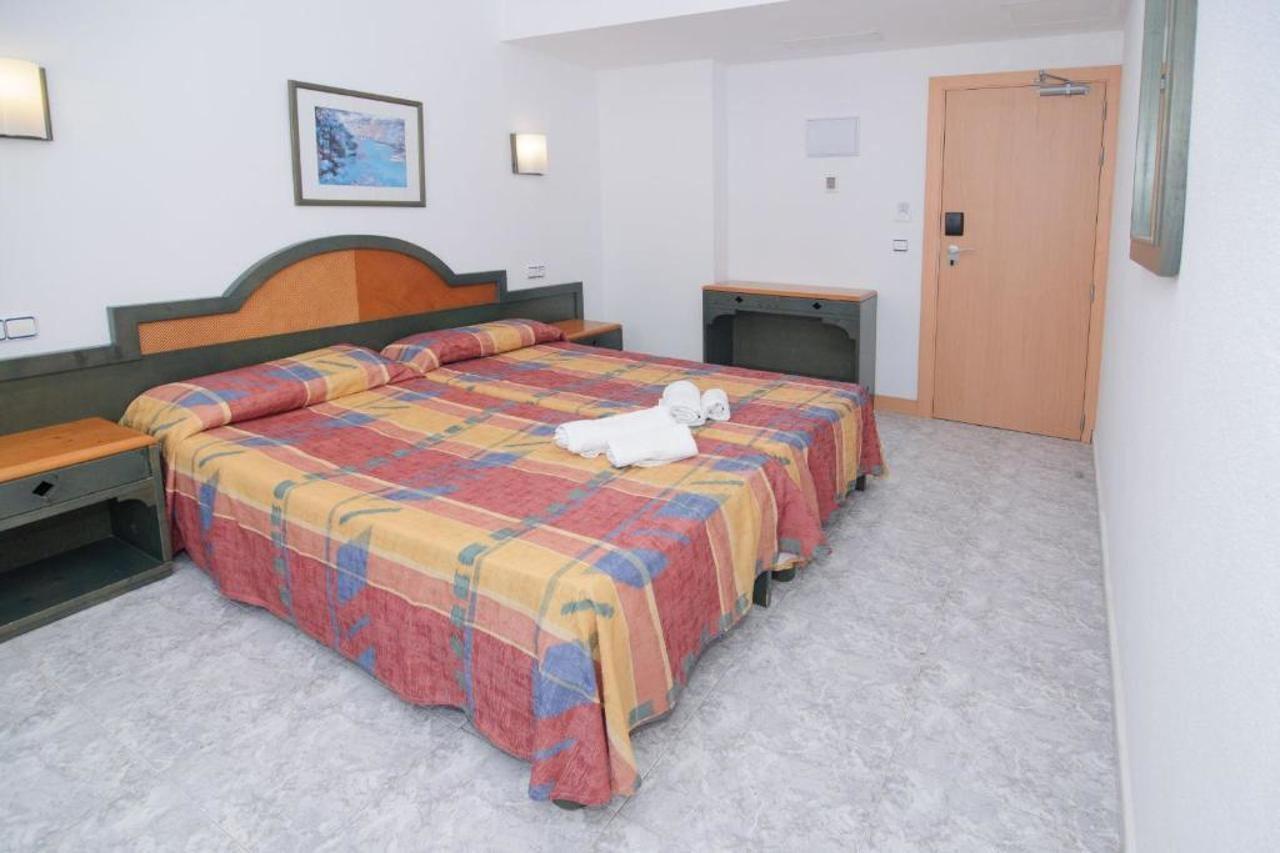 Hostal Rosalia Sant Antoni de Portmany Exterior foto