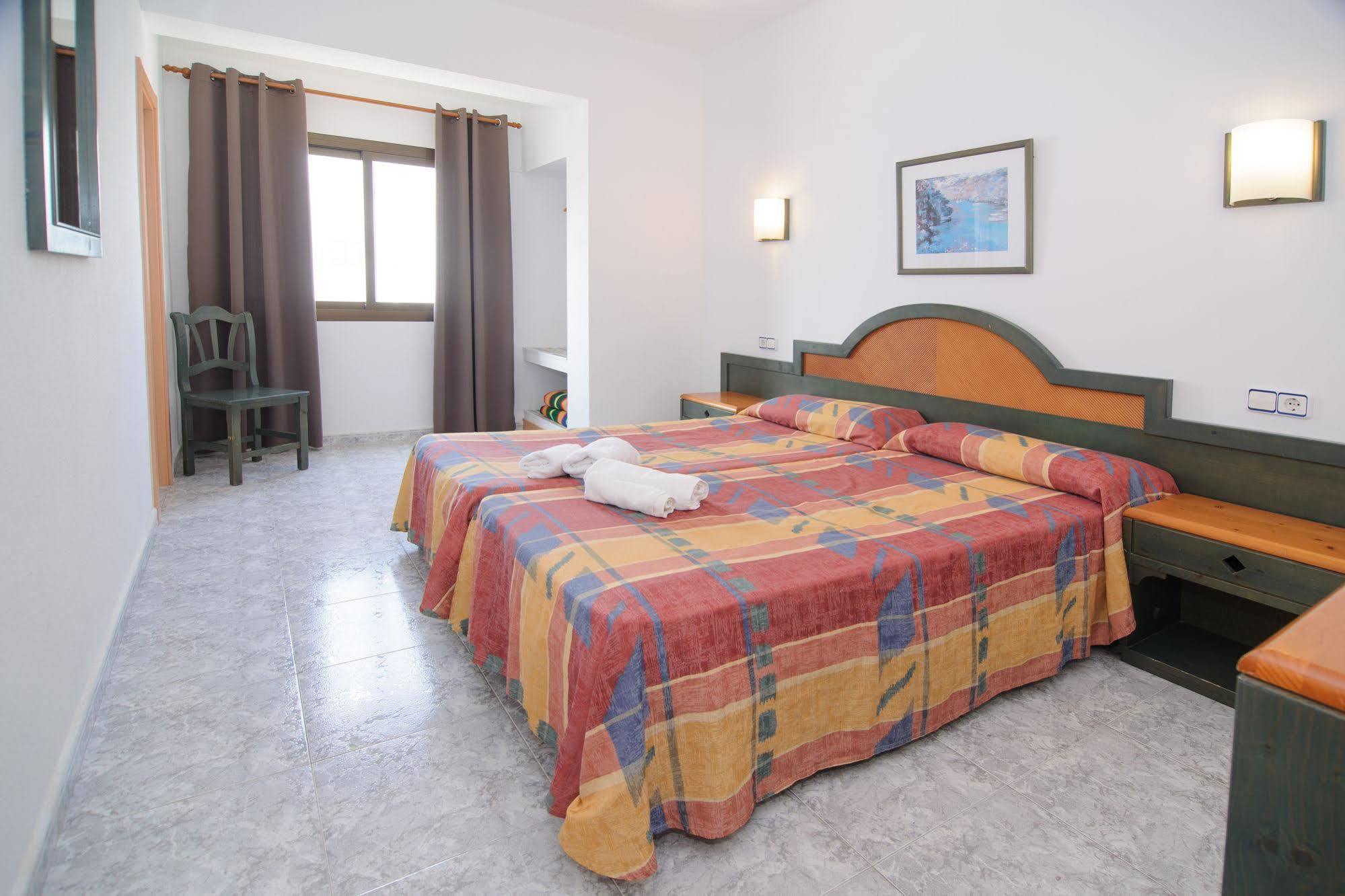 Hostal Rosalia Sant Antoni de Portmany Exterior foto