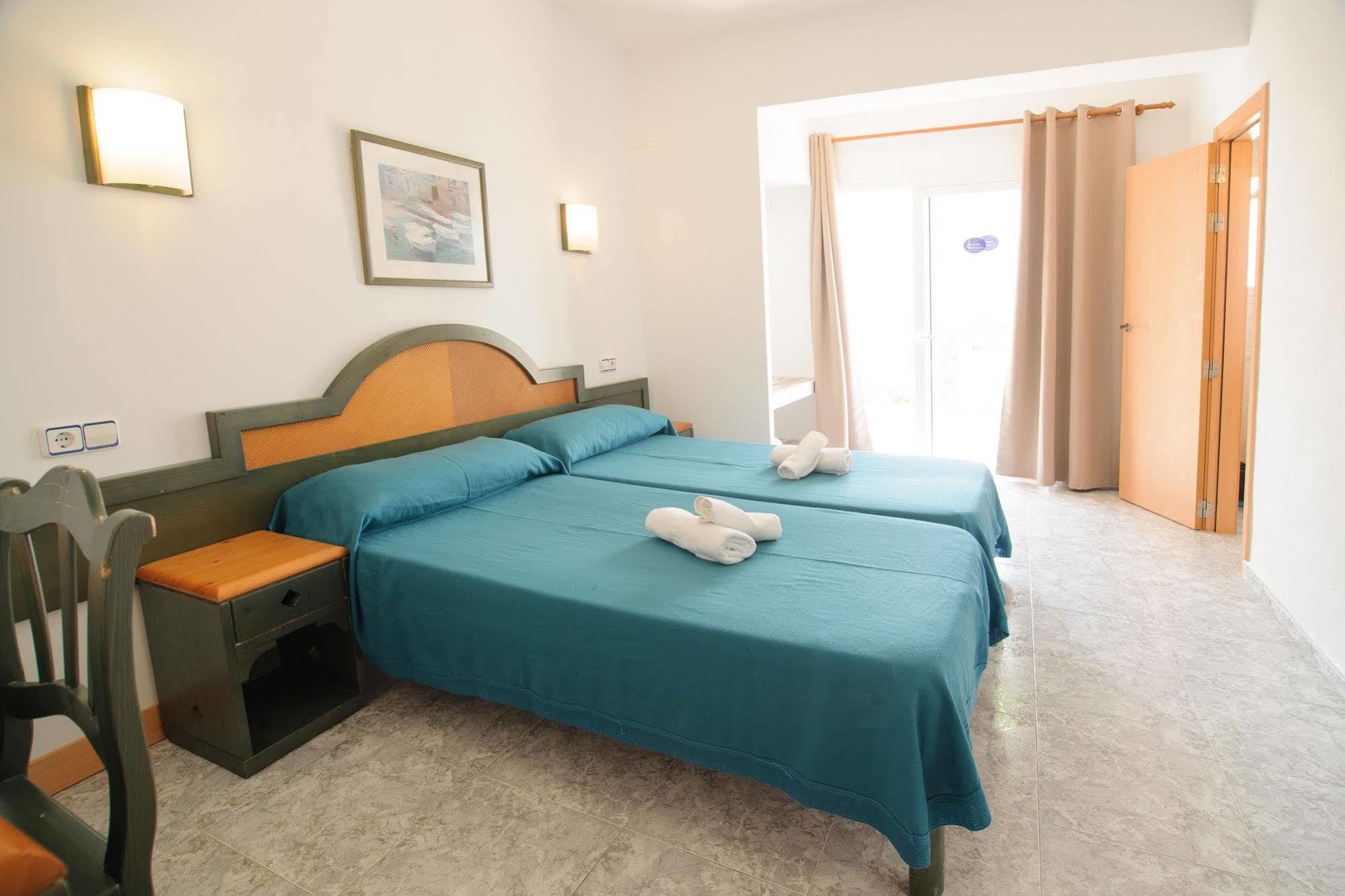Hostal Rosalia Sant Antoni de Portmany Exterior foto