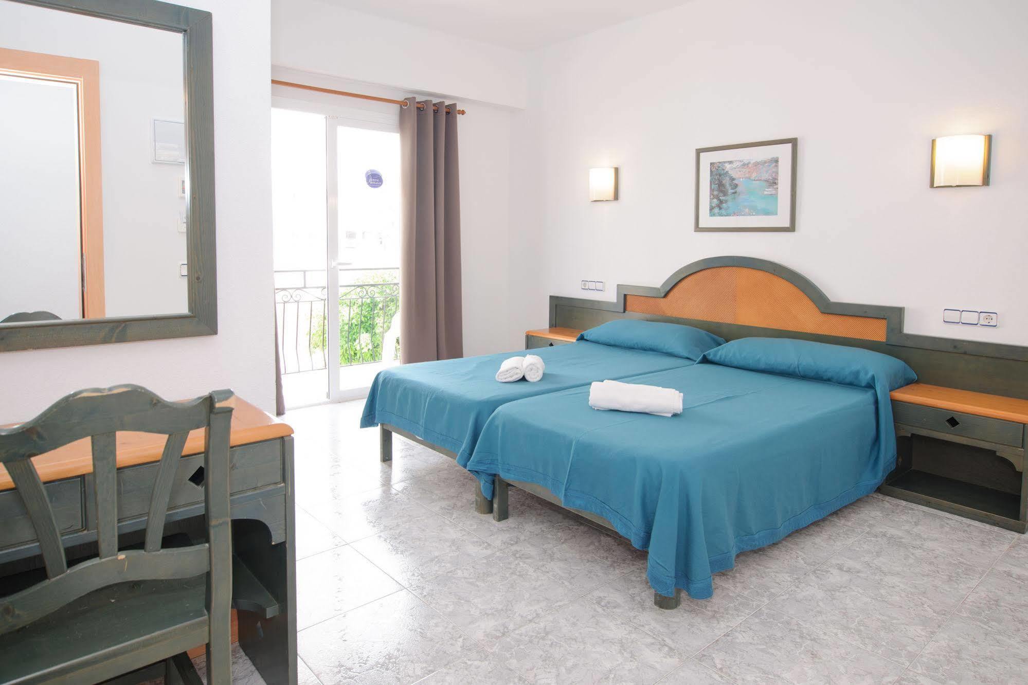 Hostal Rosalia Sant Antoni de Portmany Exterior foto