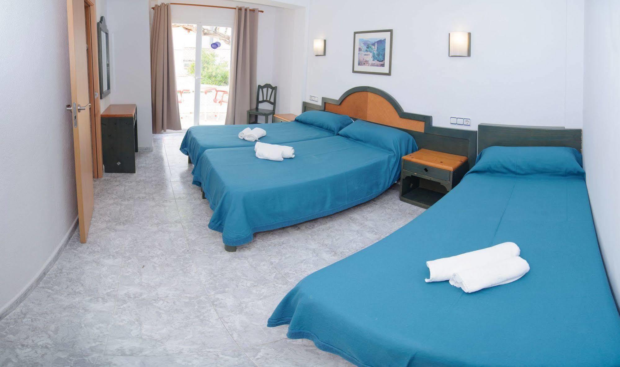 Hostal Rosalia Sant Antoni de Portmany Exterior foto