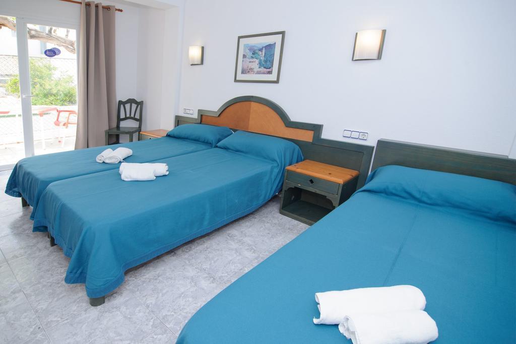 Hostal Rosalia Sant Antoni de Portmany Exterior foto